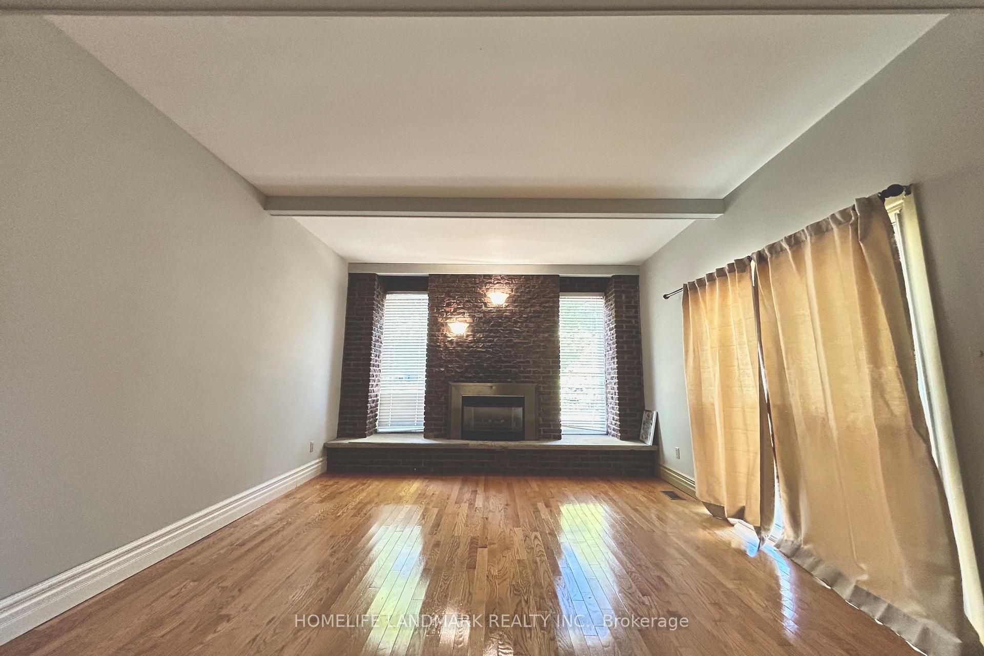 Photo 10 of 111 Drakefield Road, Markham, Bullock — HOMEH