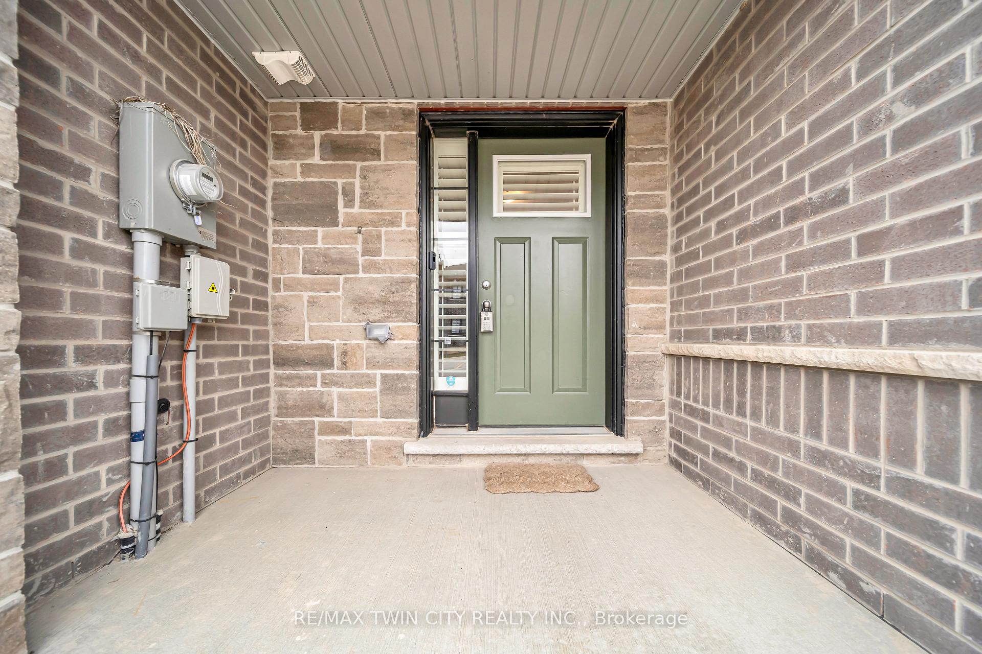 Photo 3 of 87 Woodedge Circle, Kitchener, KW Hospital — HOMEH