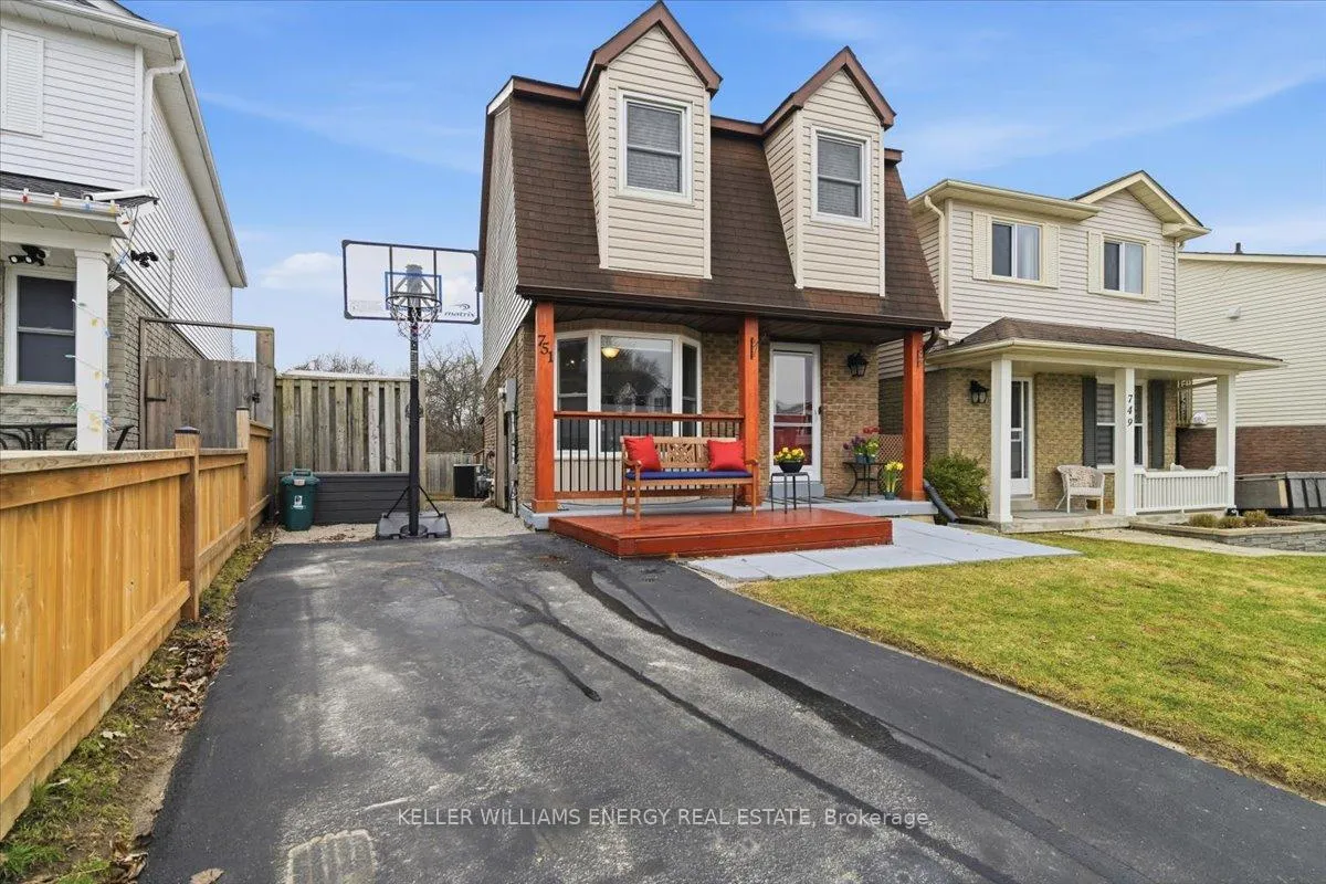 Photo 2 of 751 Bennett Crescent, Oshawa, Pinecrest — HOMEH