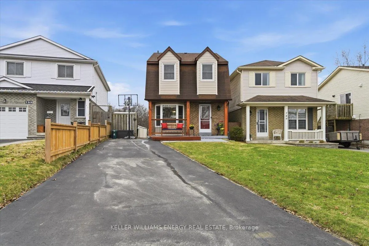 Photo 3 of 751 Bennett Crescent, Oshawa, Pinecrest — HOMEH