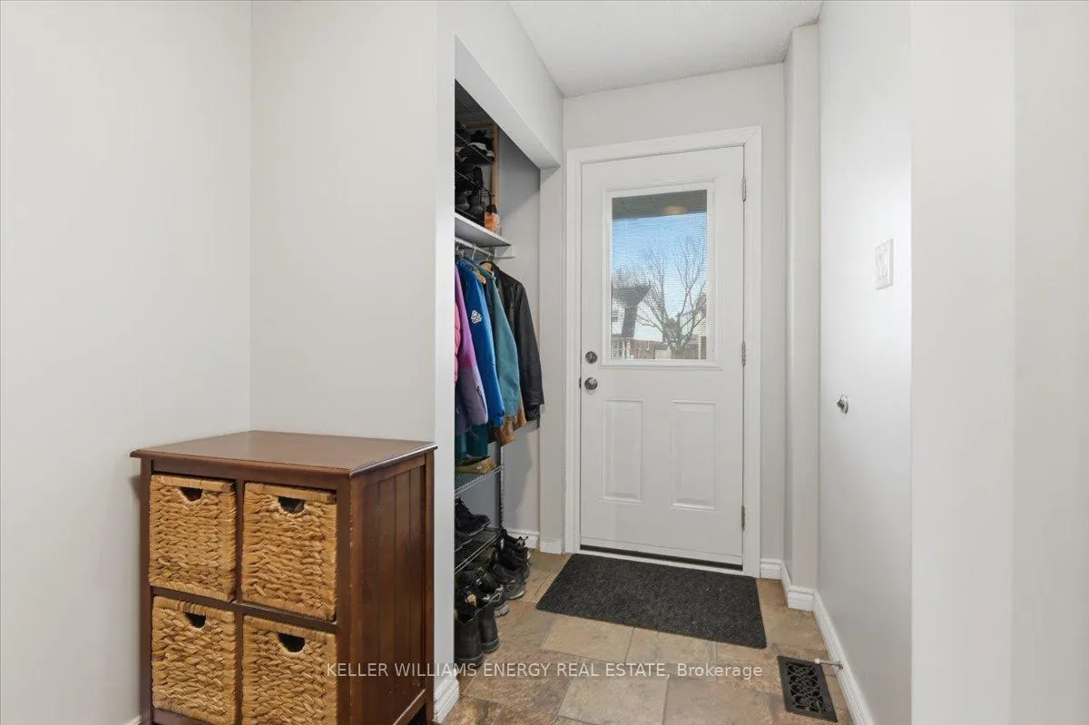 Photo 7 of 751 Bennett Crescent, Oshawa, Pinecrest — HOMEH