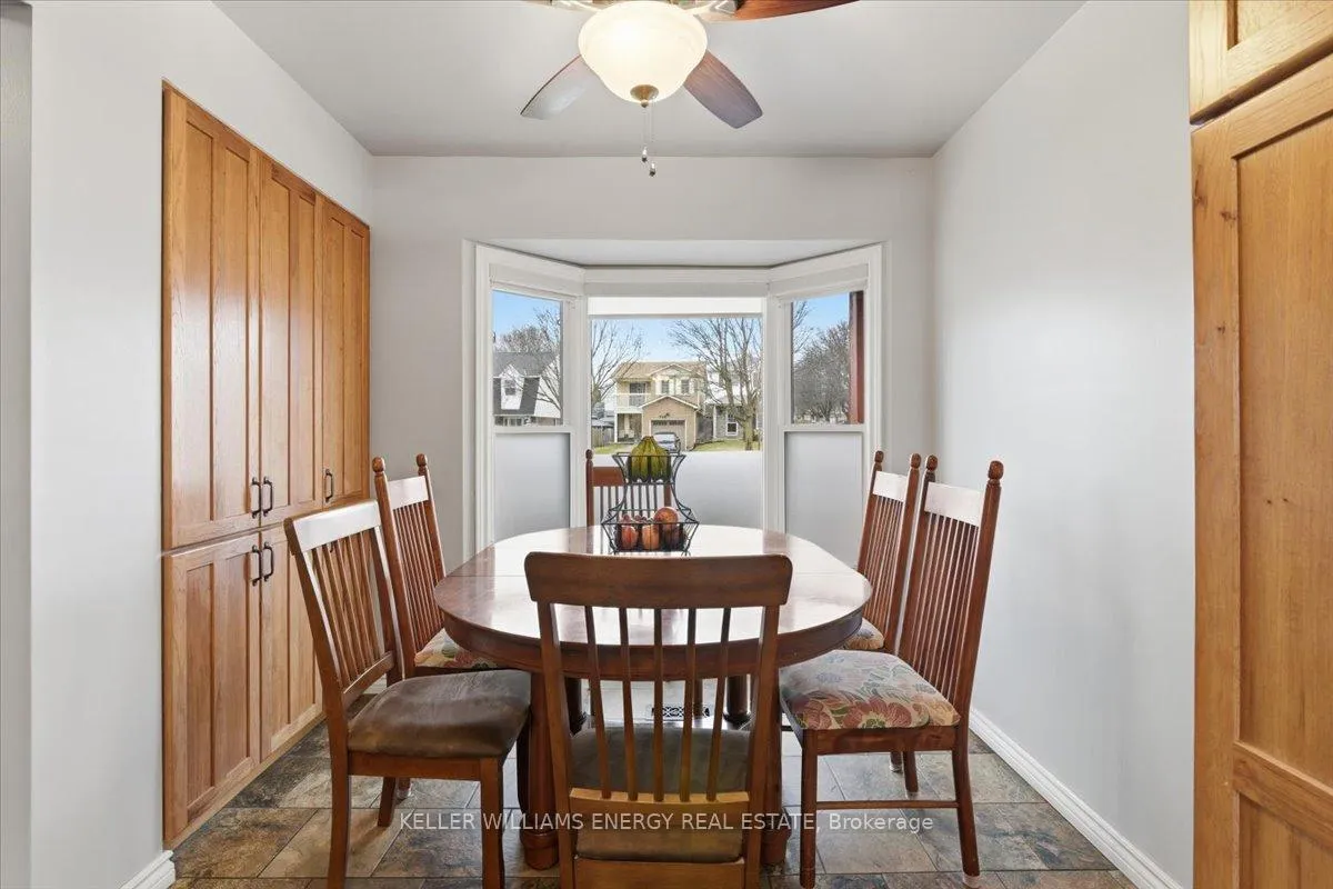 Photo 9 of 751 Bennett Crescent, Oshawa, Pinecrest — HOMEH
