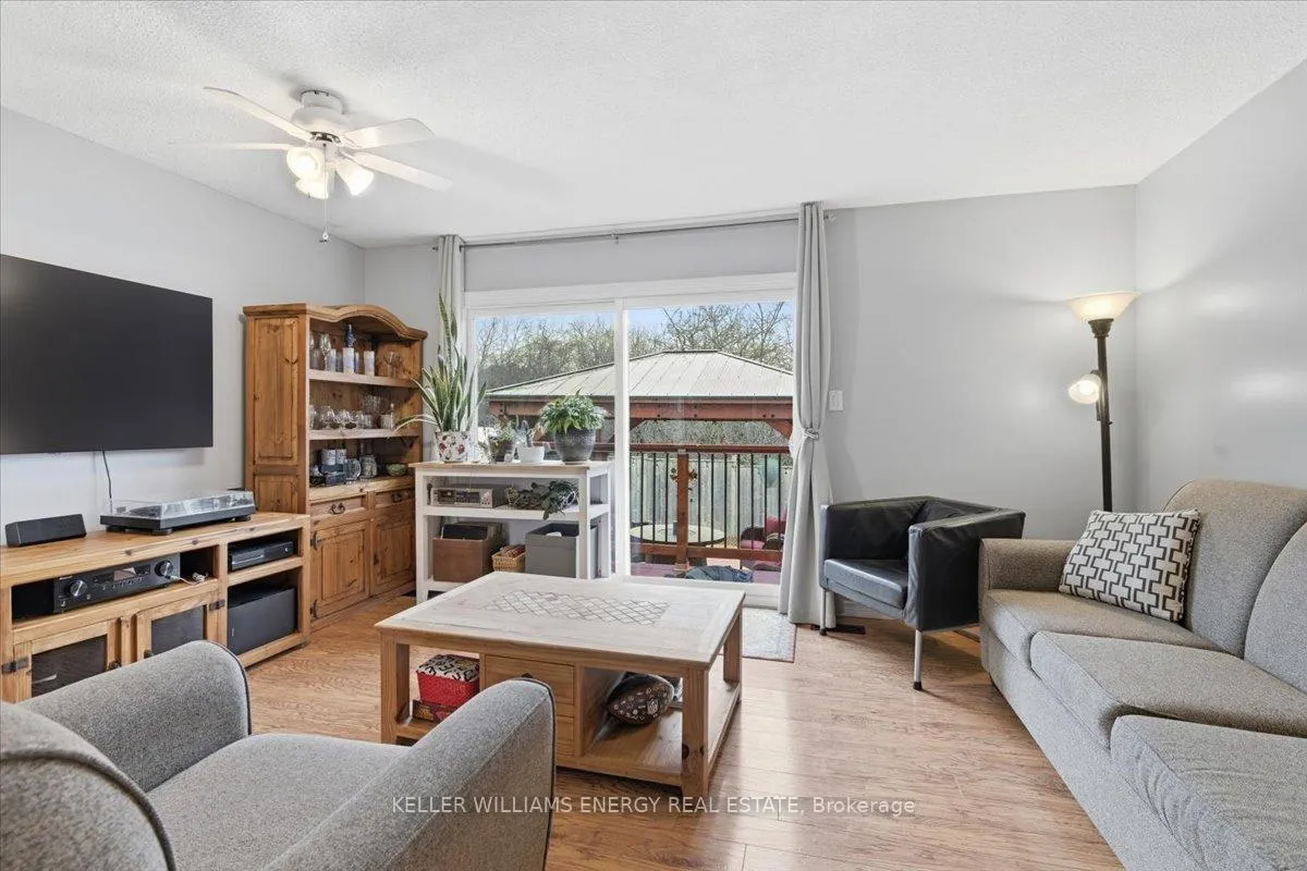 Photo 14 of 751 Bennett Crescent, Oshawa, Pinecrest — HOMEH