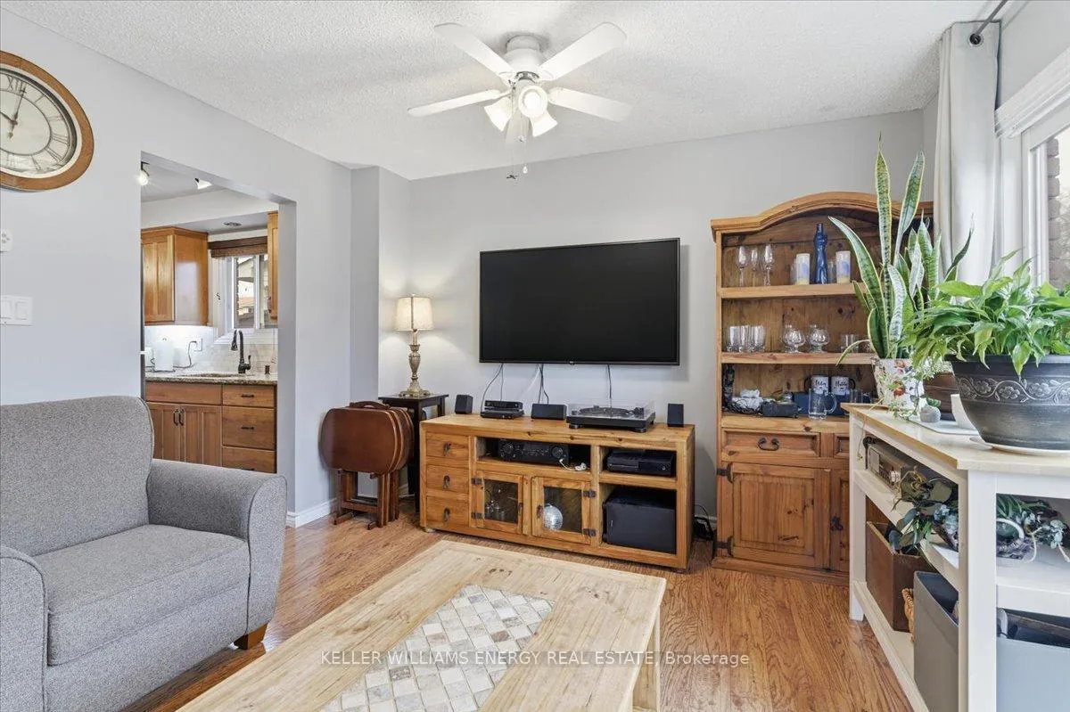 Photo 15 of 751 Bennett Crescent, Oshawa, Pinecrest — HOMEH