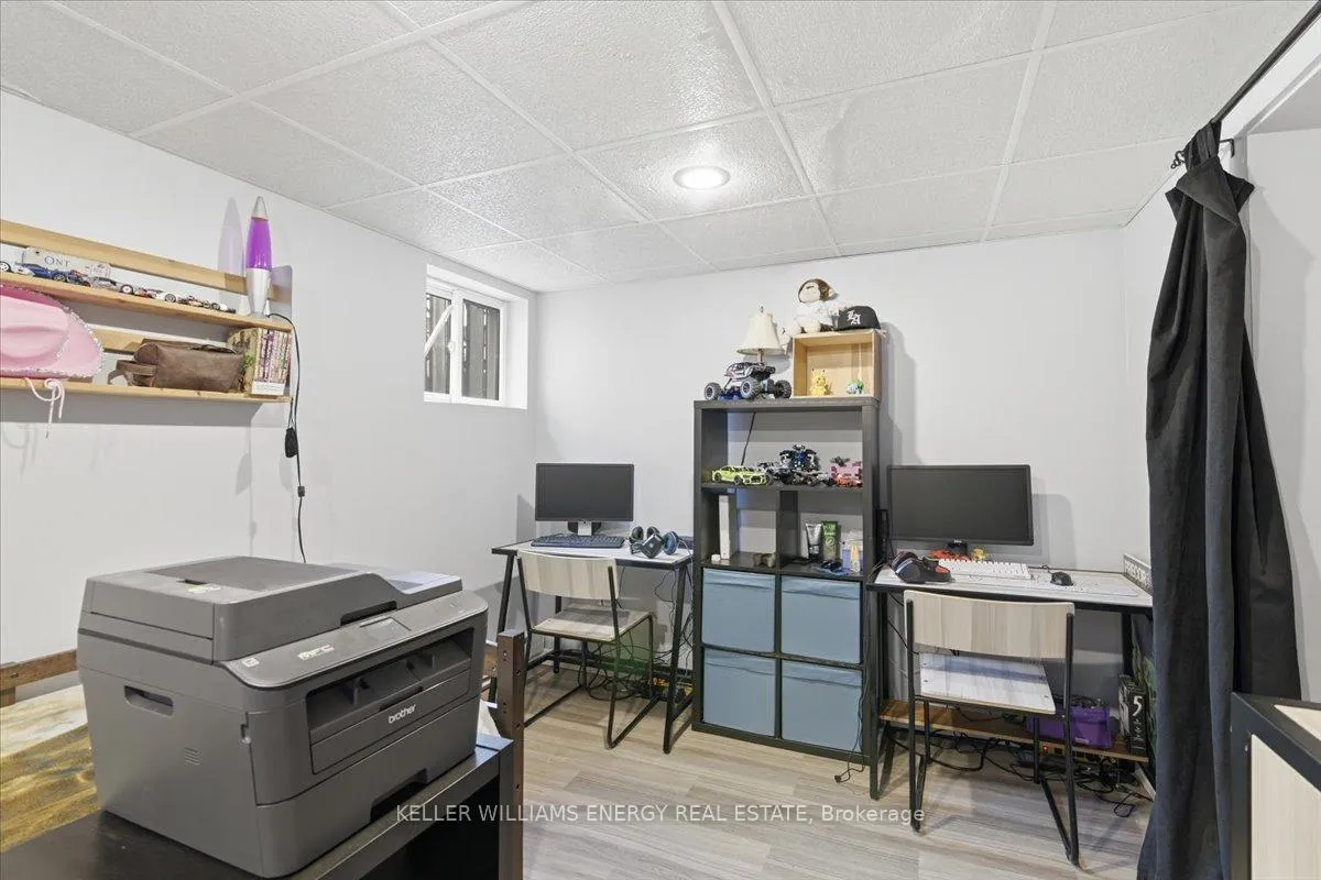 Photo 31 of 751 Bennett Crescent, Oshawa, Pinecrest — HOMEH