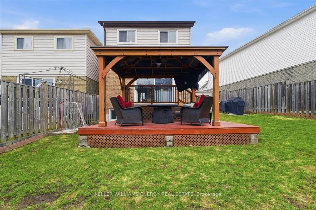 Photo 33 of 751 Bennett Crescent, Oshawa, Pinecrest — HOMEH
