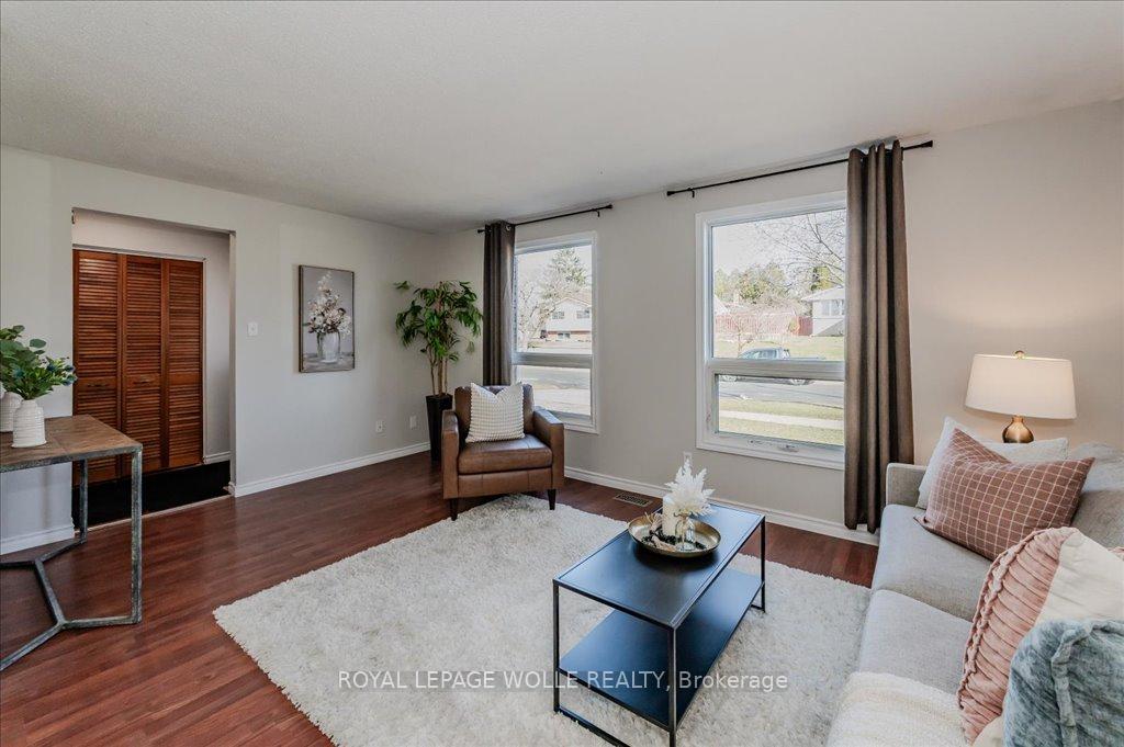 Photo 4 of 51 Briar Knoll Drive, Kitchener — HOMEH