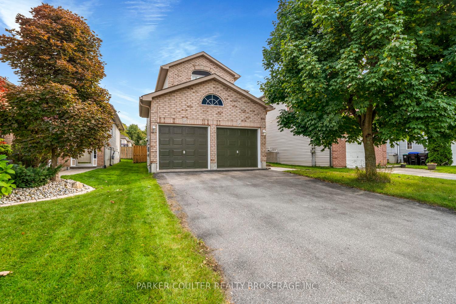 Photo 2 of 392 Irwin Street, Midland — HOMEH