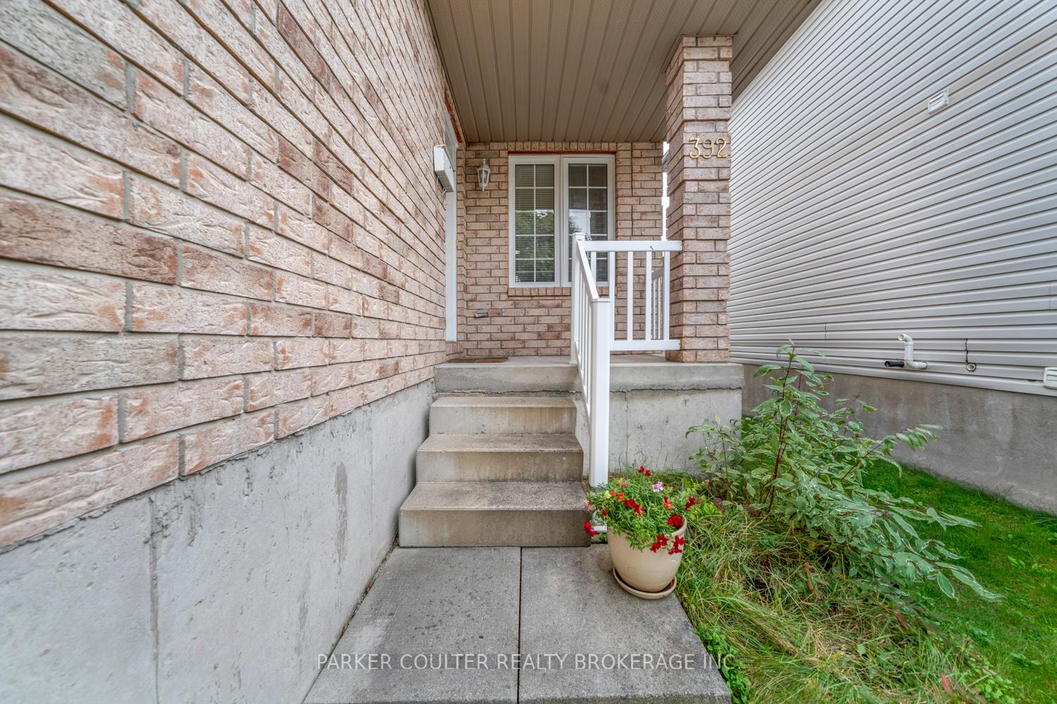 Photo 6 of 392 Irwin Street, Midland — HOMEH
