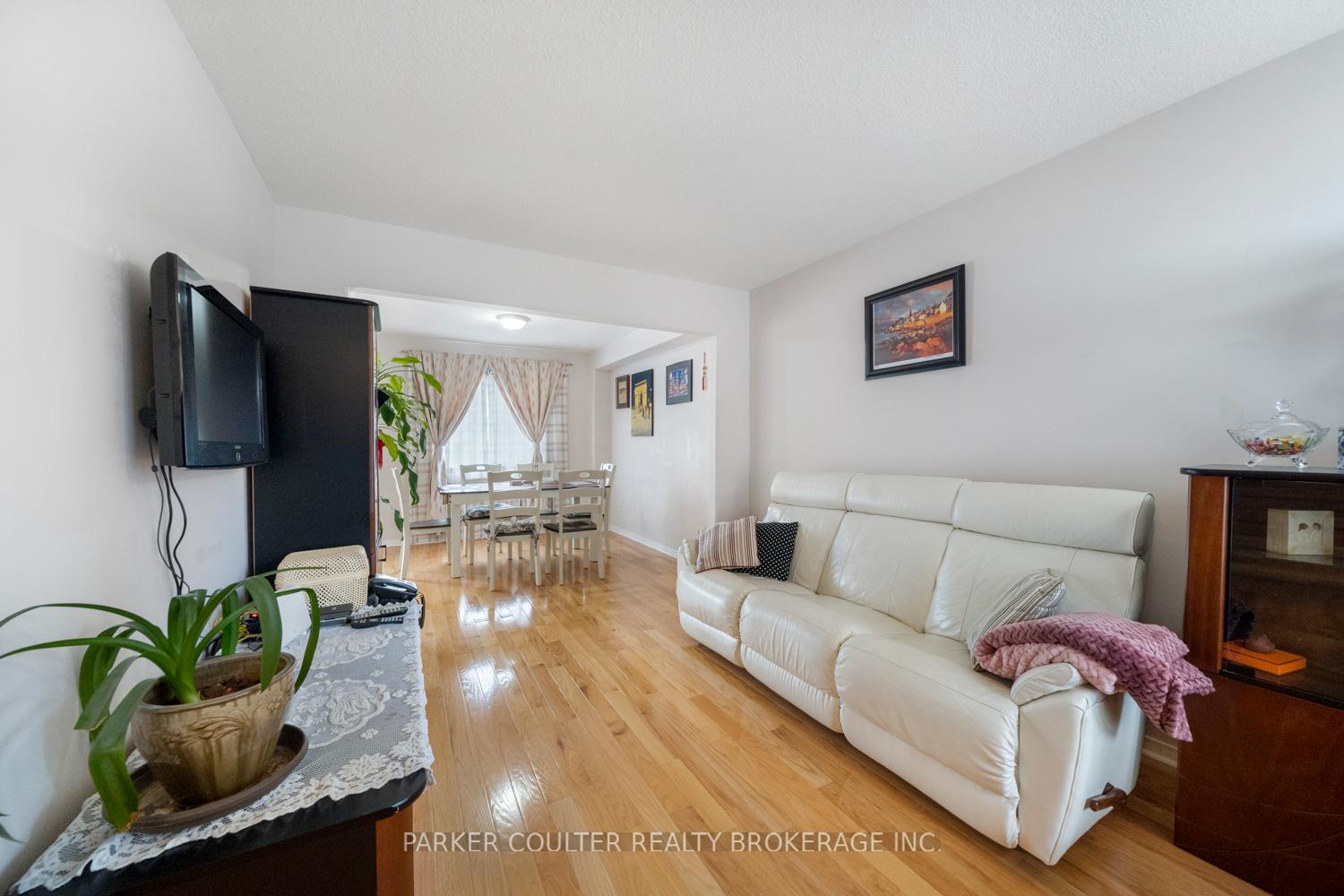 Photo 7 of 392 Irwin Street, Midland — HOMEH