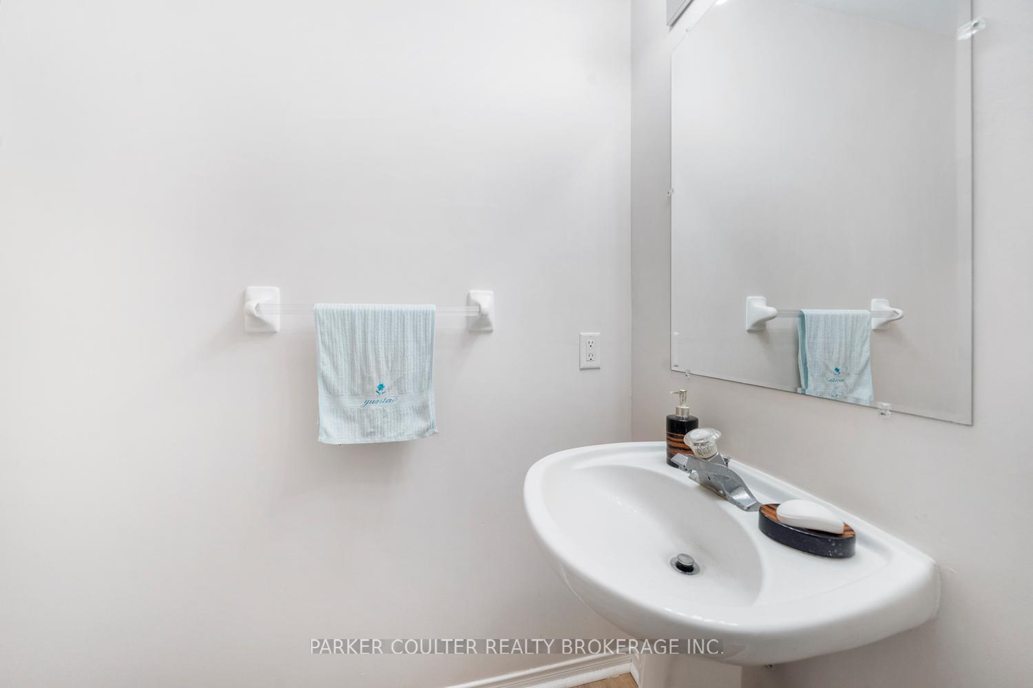 Photo 8 of 392 Irwin Street, Midland — HOMEH