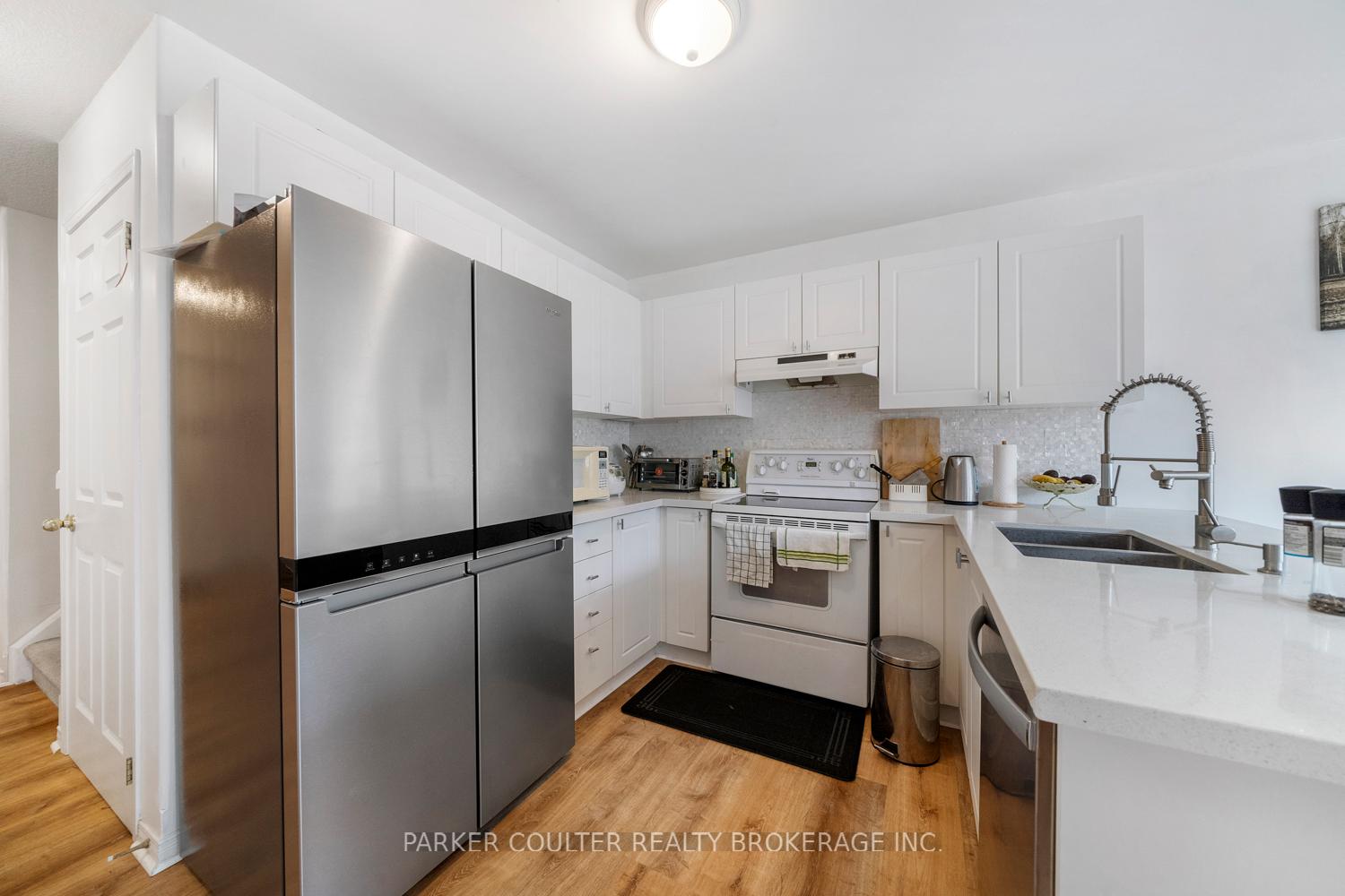 Photo 13 of 392 Irwin Street, Midland — HOMEH