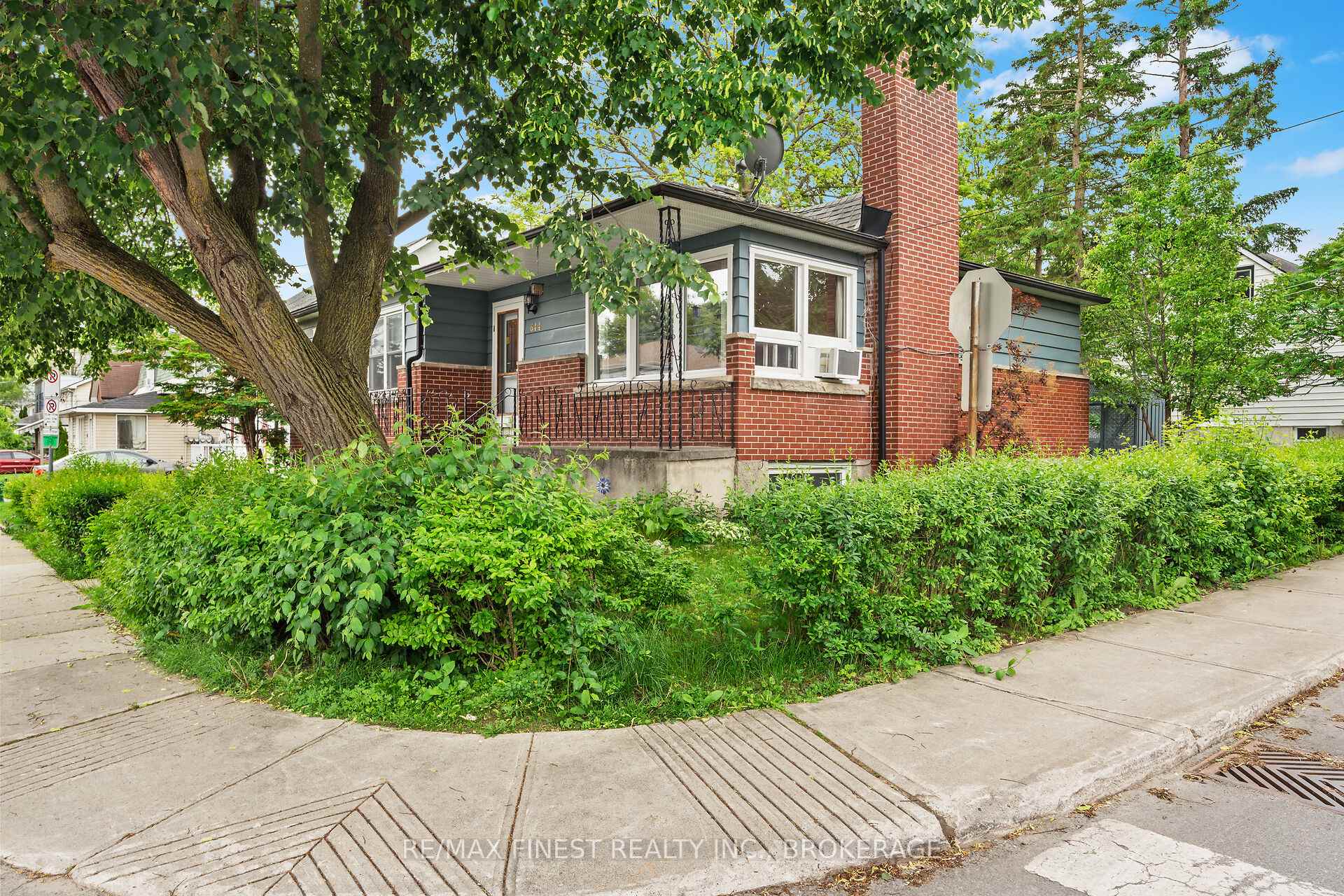 Photo 2 of 644 Victoria Street, Kingston, East of Sir John A. Blvd — HOMEH
