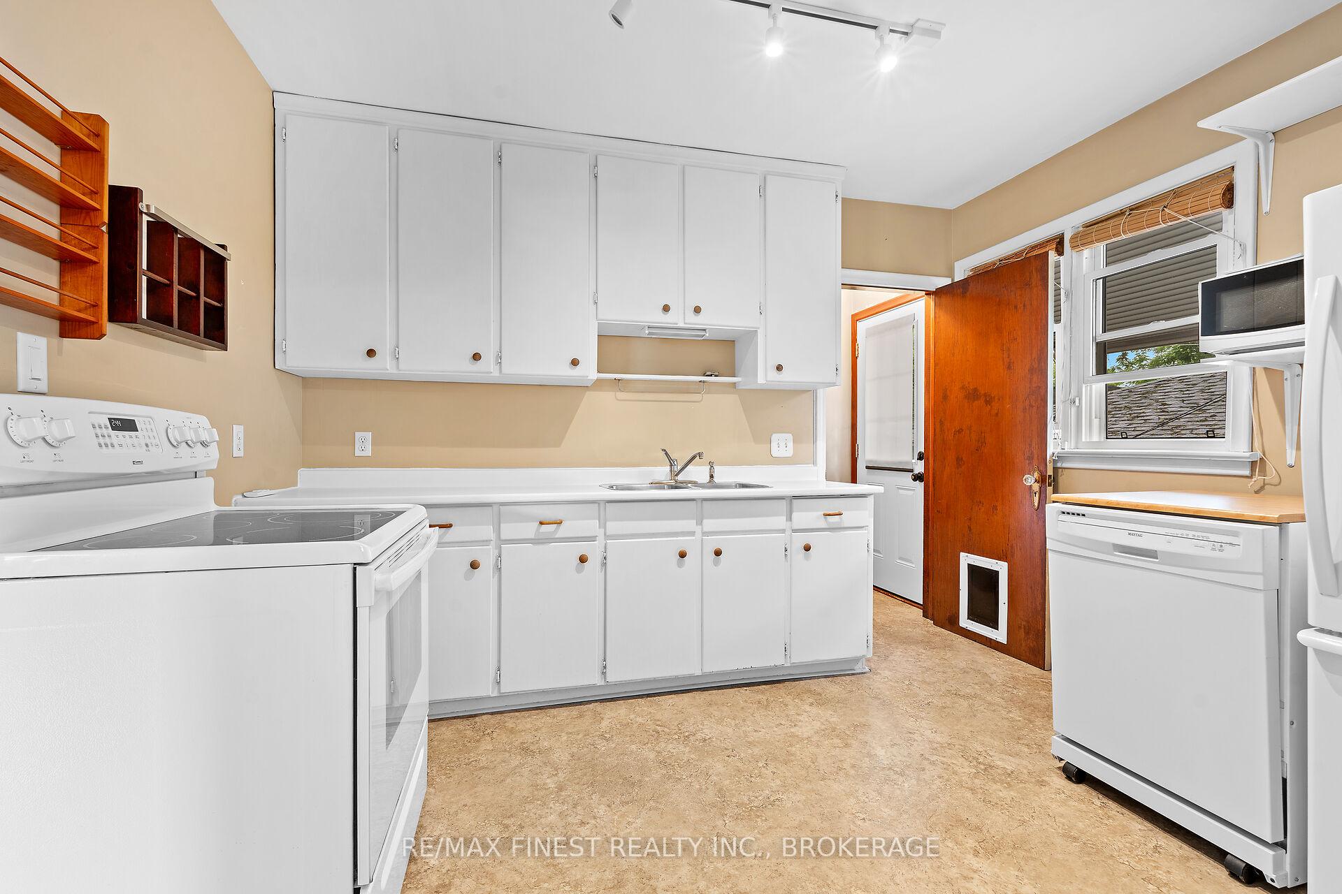 Photo 13 of 644 Victoria Street, Kingston, East of Sir John A. Blvd — HOMEH