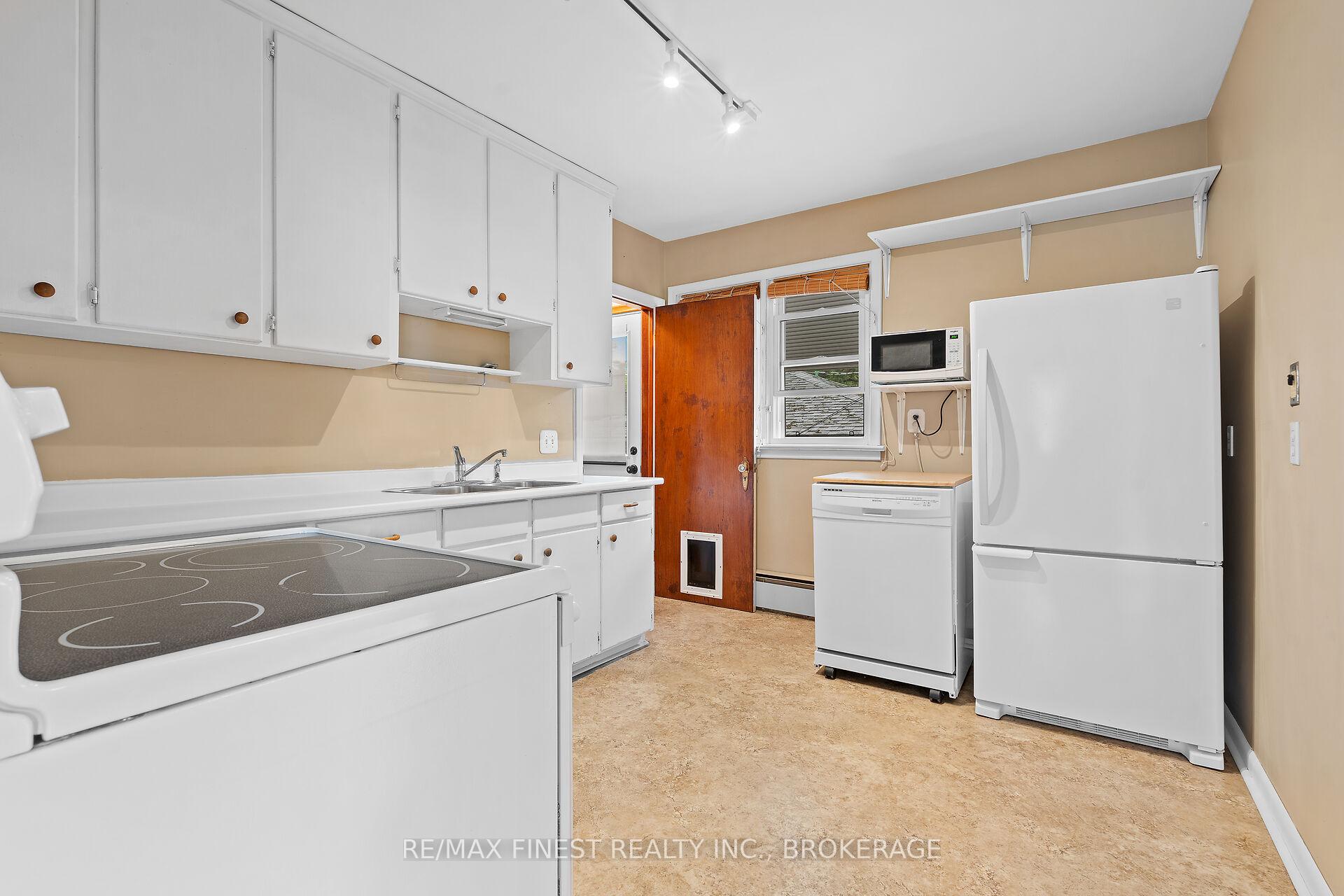 Photo 14 of 644 Victoria Street, Kingston, East of Sir John A. Blvd — HOMEH
