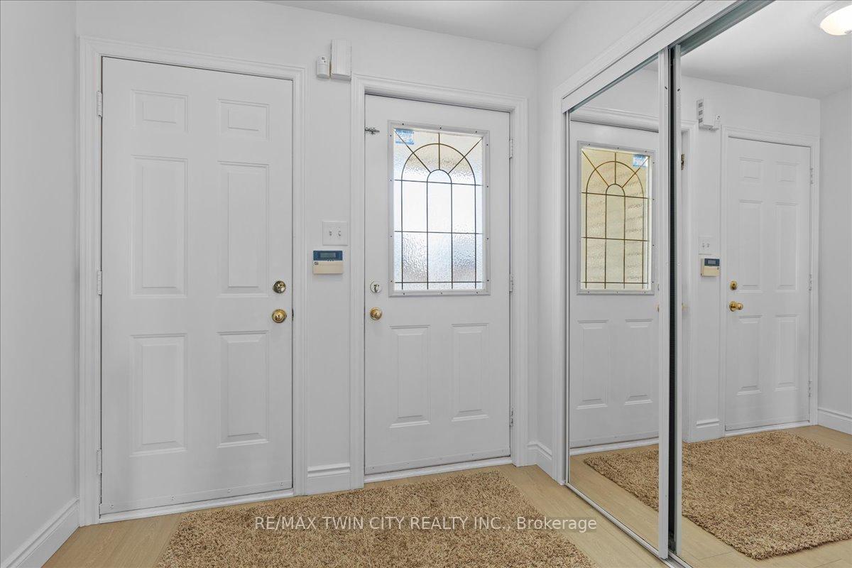 Photo 5 of 16 Marl Meadow Drive, Kitchener — HOMEH