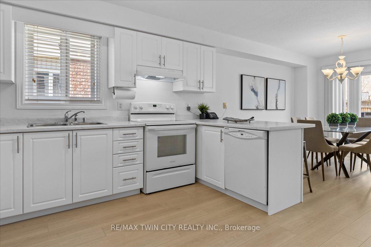 Photo 9 of 16 Marl Meadow Drive, Kitchener — HOMEH