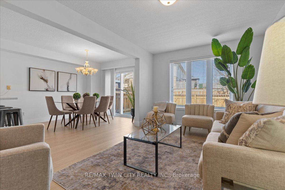 Photo 15 of 16 Marl Meadow Drive, Kitchener — HOMEH