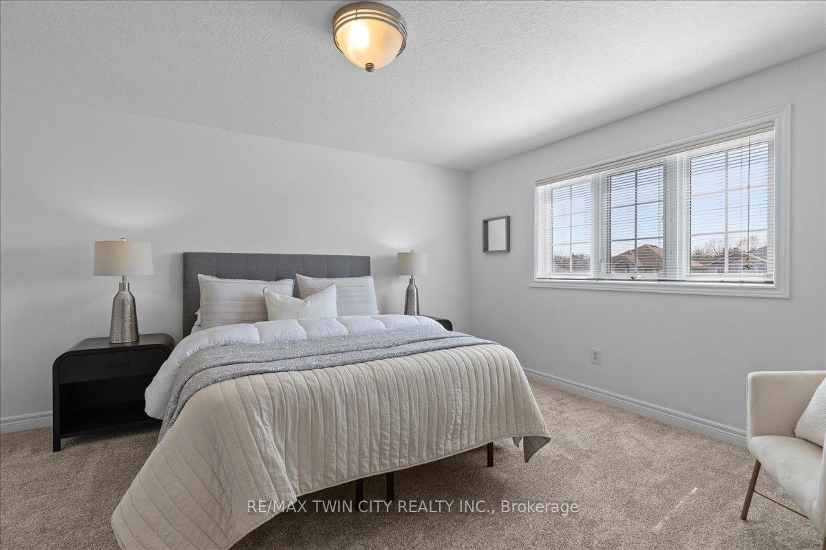 Photo 19 of 16 Marl Meadow Drive, Kitchener — HOMEH