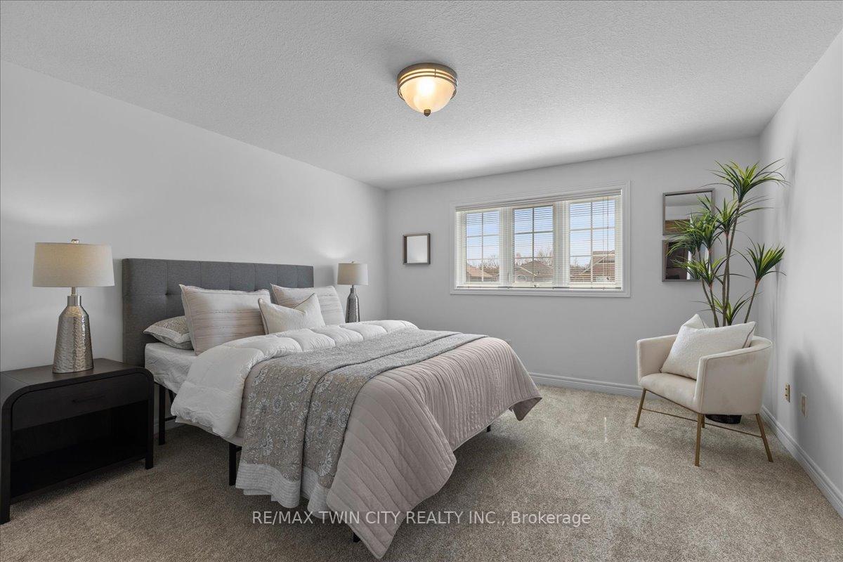 Photo 20 of 16 Marl Meadow Drive, Kitchener — HOMEH