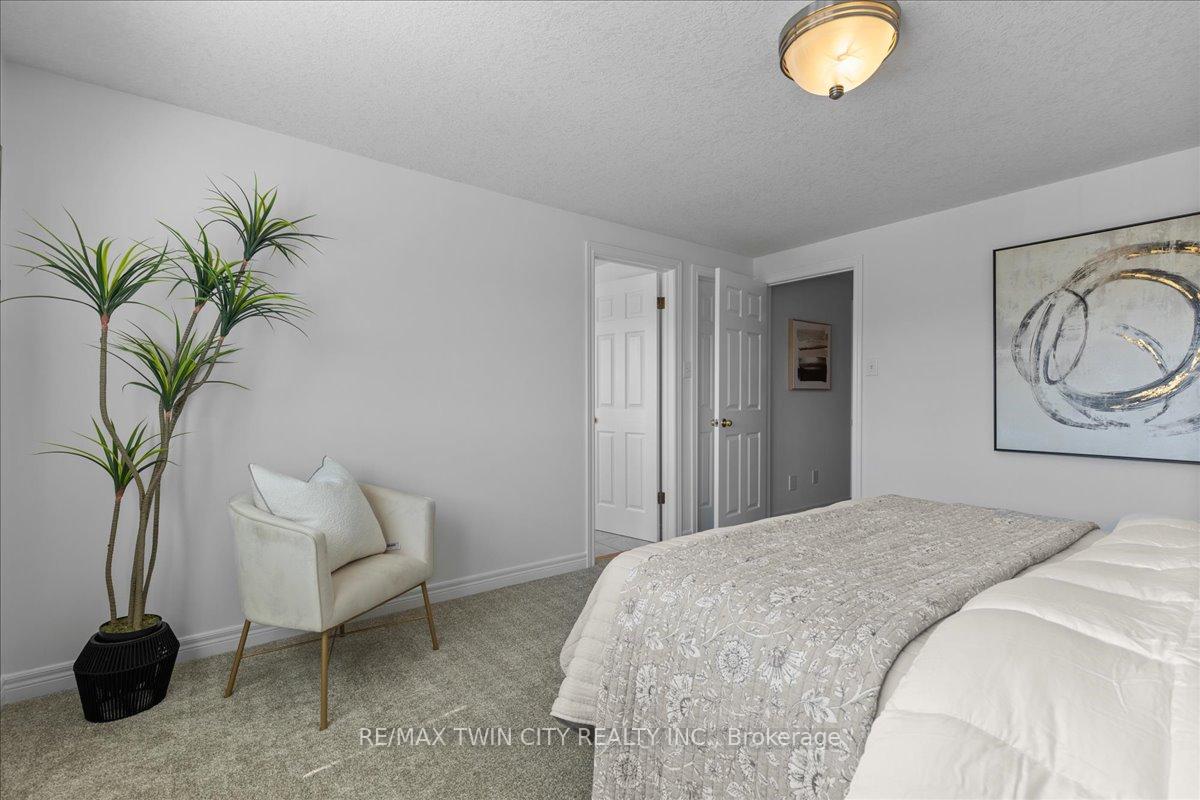 Photo 21 of 16 Marl Meadow Drive, Kitchener — HOMEH