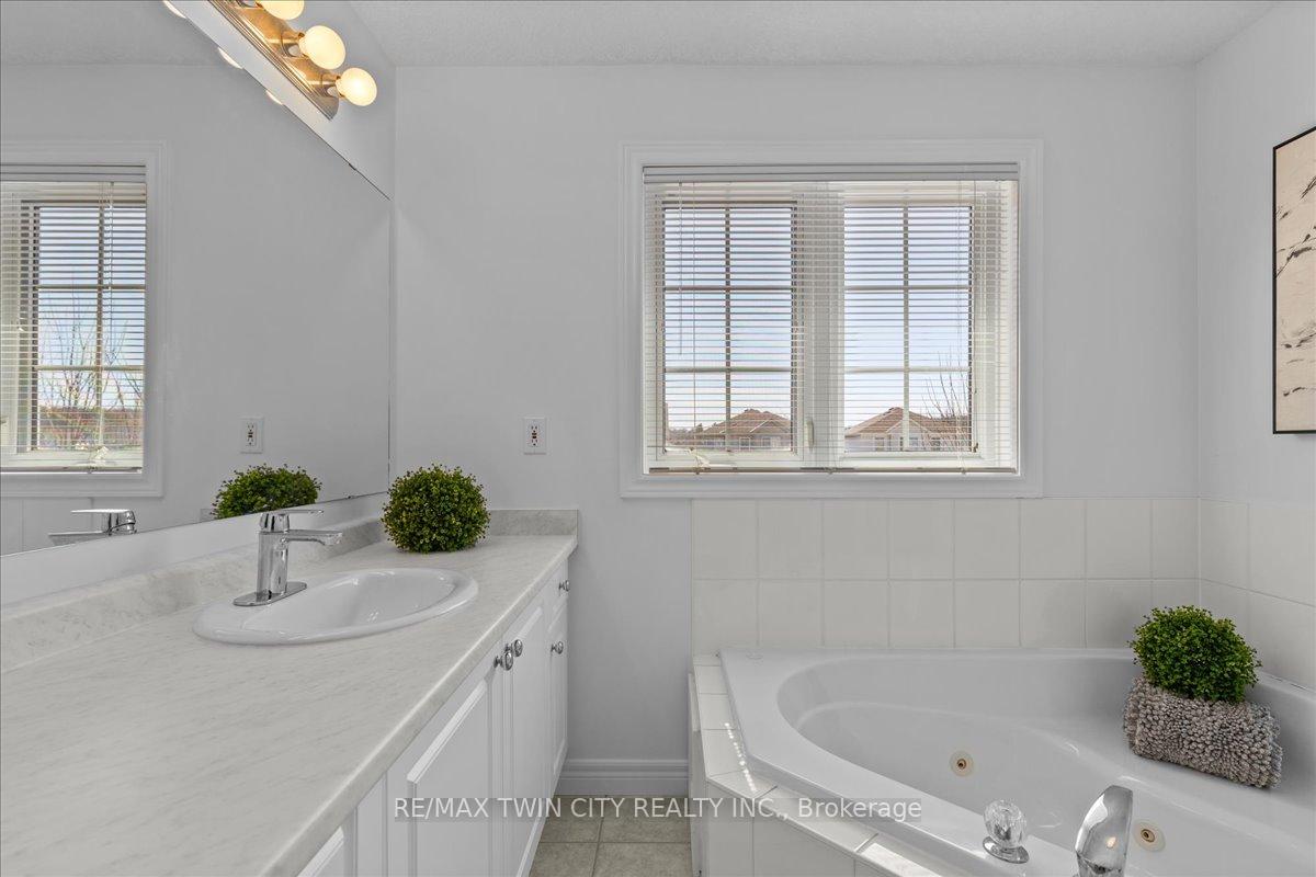 Photo 23 of 16 Marl Meadow Drive, Kitchener — HOMEH