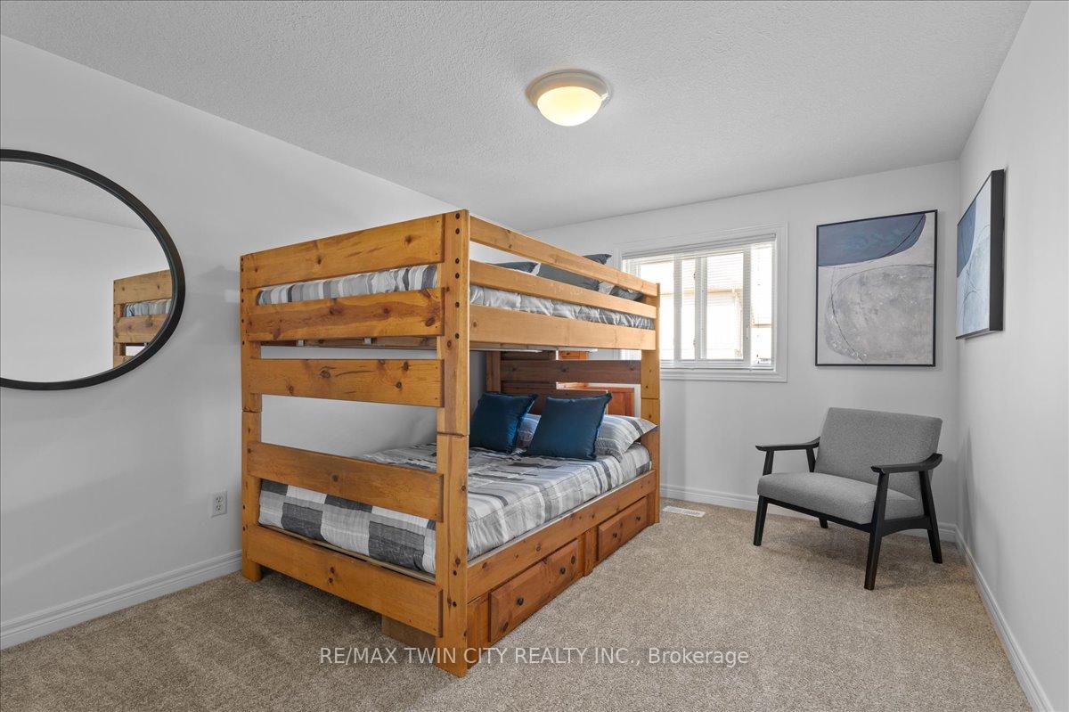 Photo 25 of 16 Marl Meadow Drive, Kitchener — HOMEH