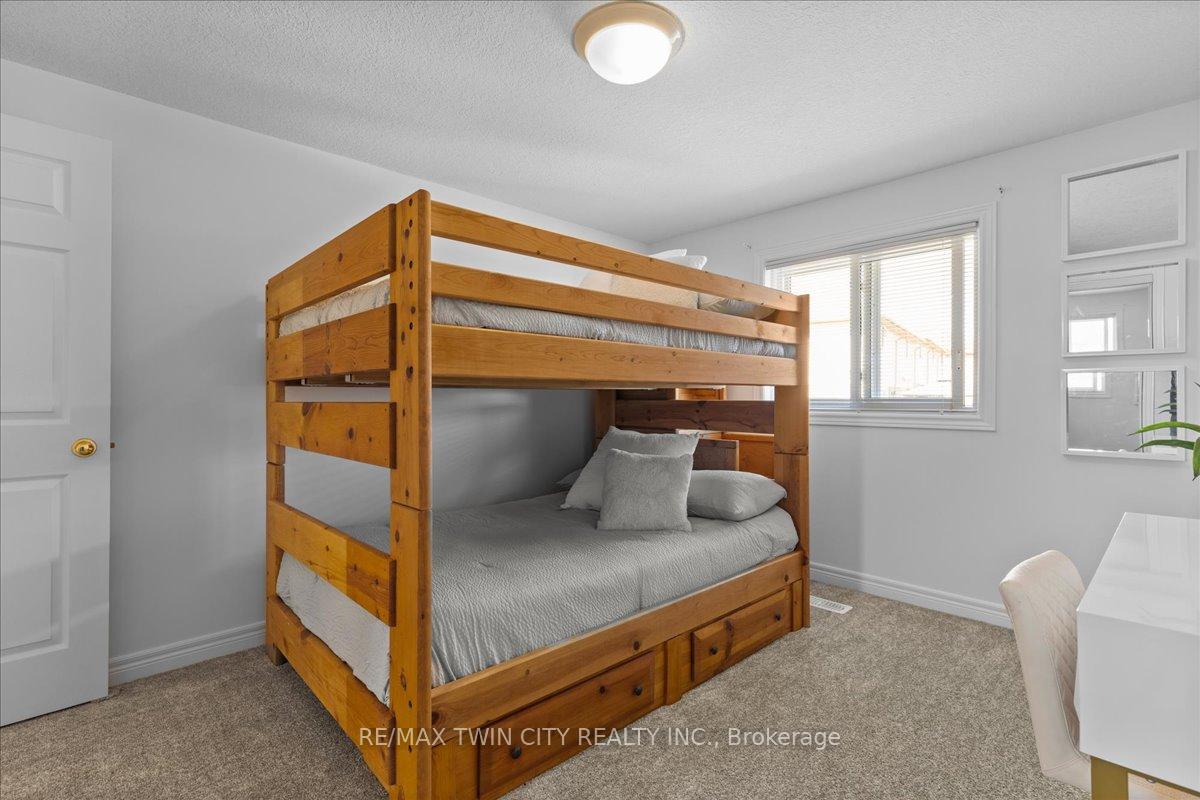 Photo 27 of 16 Marl Meadow Drive, Kitchener — HOMEH