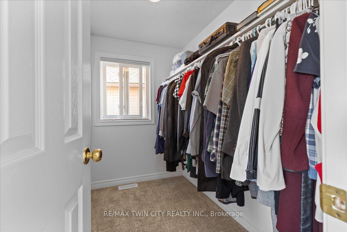 Photo 29 of 16 Marl Meadow Drive, Kitchener — HOMEH