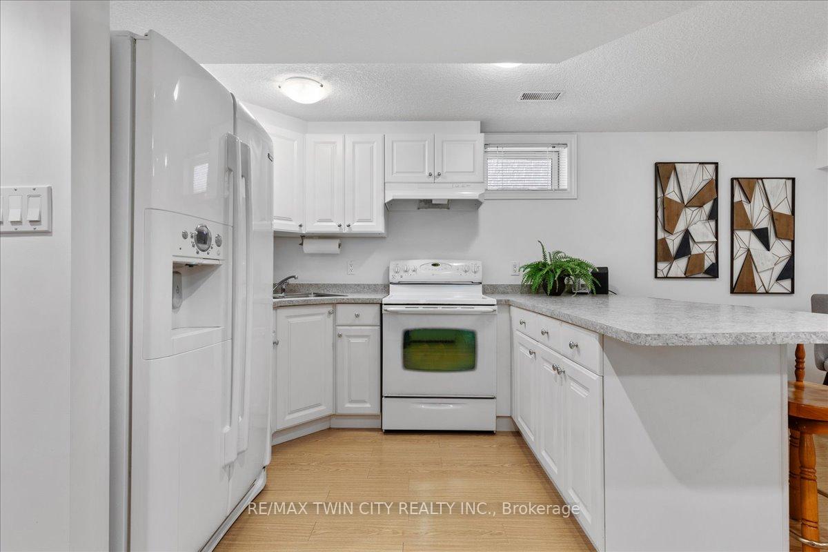 Photo 31 of 16 Marl Meadow Drive, Kitchener — HOMEH