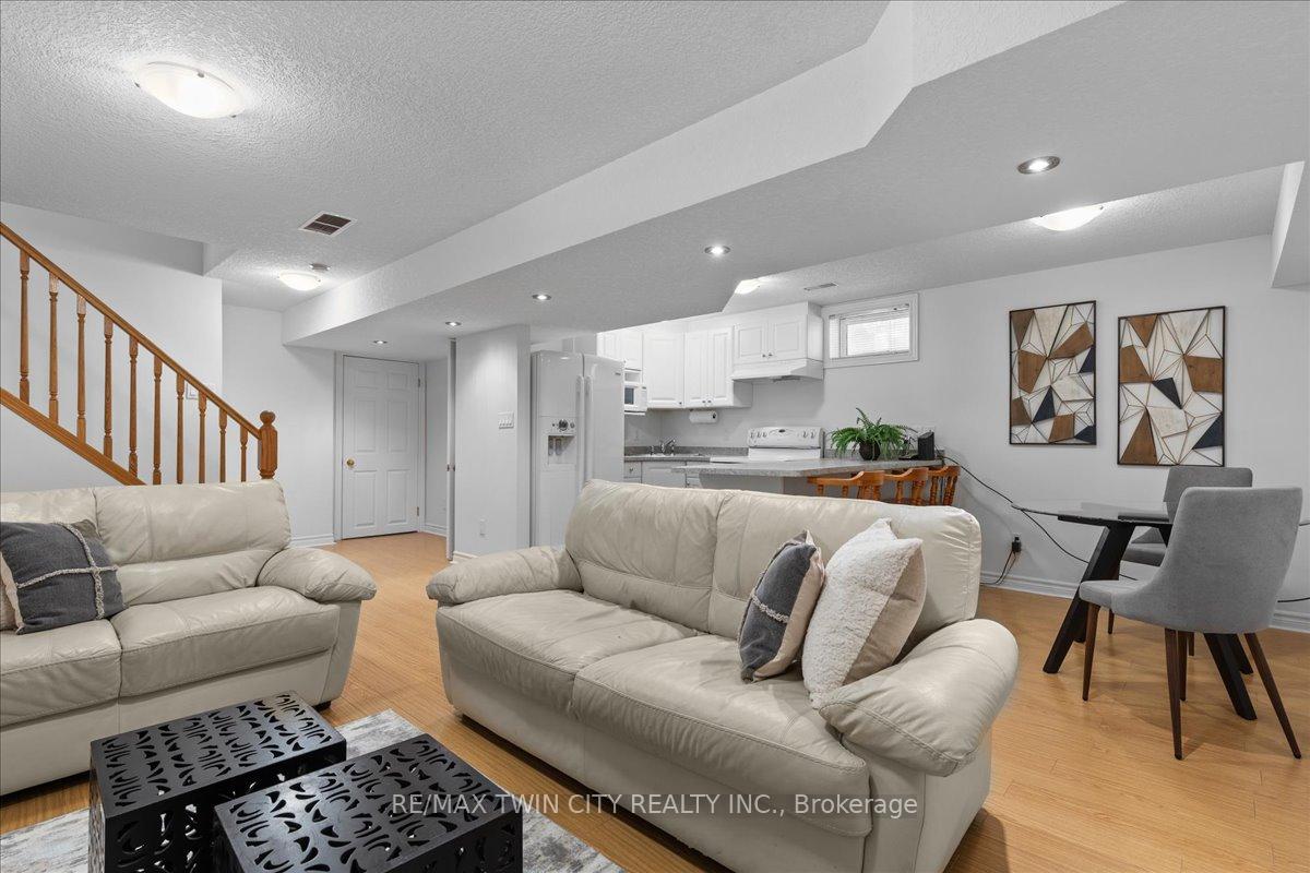 Photo 34 of 16 Marl Meadow Drive, Kitchener — HOMEH