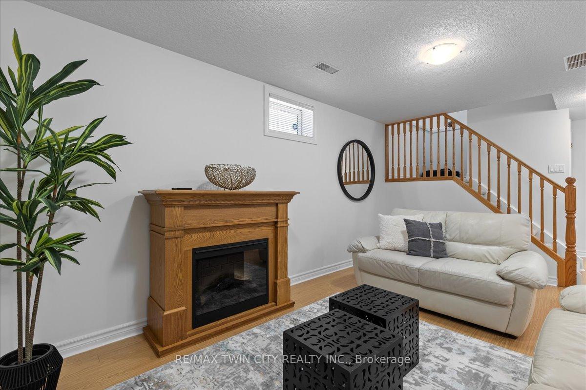 Photo 35 of 16 Marl Meadow Drive, Kitchener — HOMEH