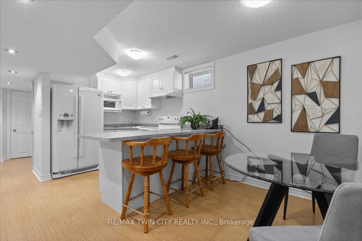 Photo 36 of 16 Marl Meadow Drive, Kitchener — HOMEH
