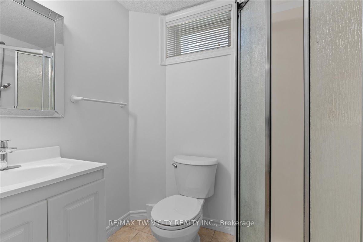 Photo 37 of 16 Marl Meadow Drive, Kitchener — HOMEH