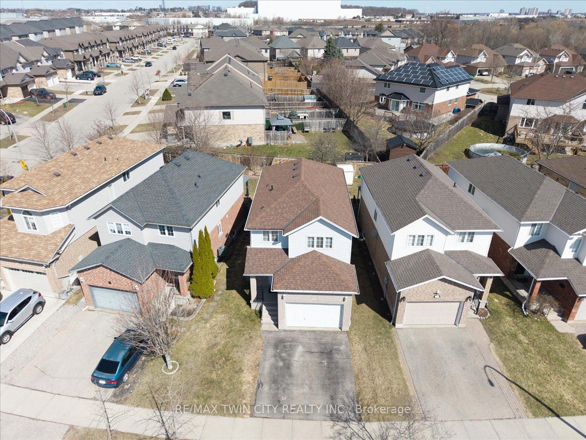 Photo 38 of 16 Marl Meadow Drive, Kitchener — HOMEH