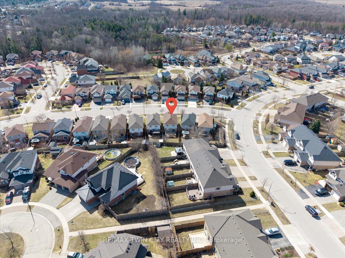 Photo 39 of 16 Marl Meadow Drive, Kitchener — HOMEH