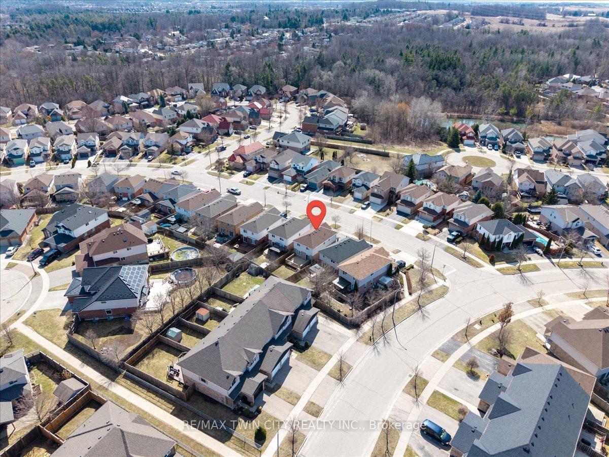 Photo 40 of 16 Marl Meadow Drive, Kitchener — HOMEH