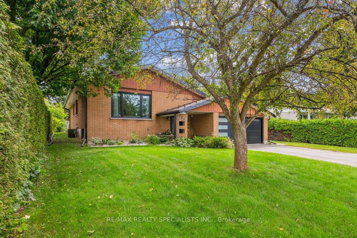 Photo 2 of 795 Quebec Street, Midland — HOMEH