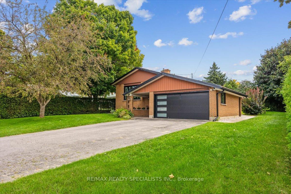 Photo 3 of 795 Quebec Street, Midland — HOMEH