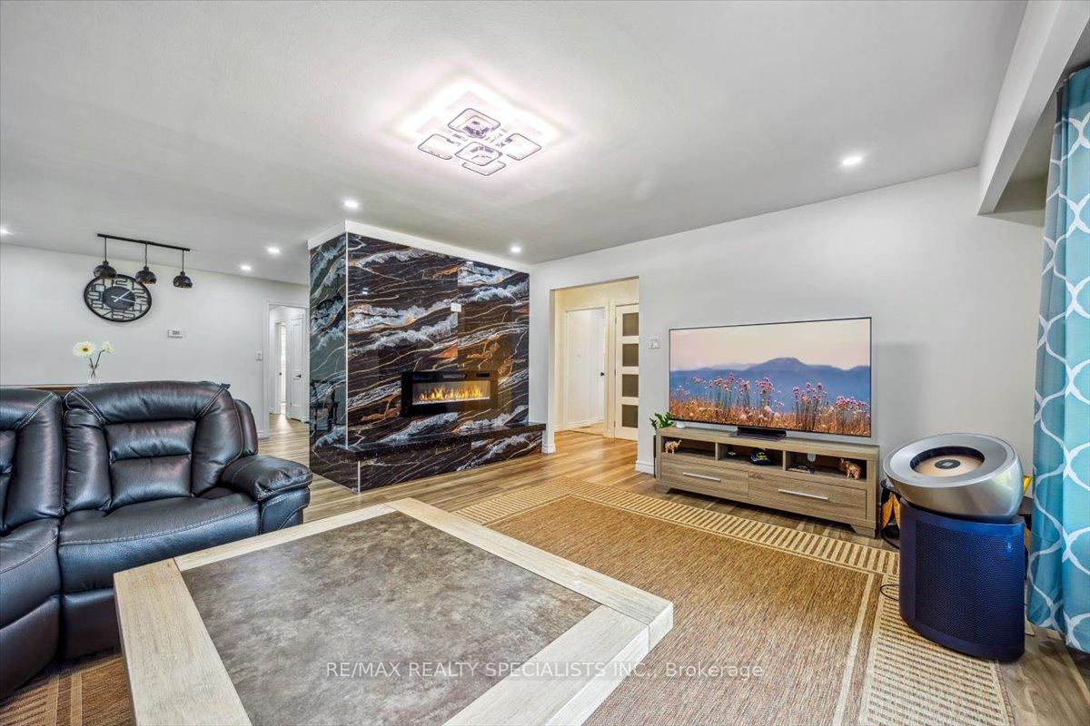 Photo 12 of 795 Quebec Street, Midland — HOMEH