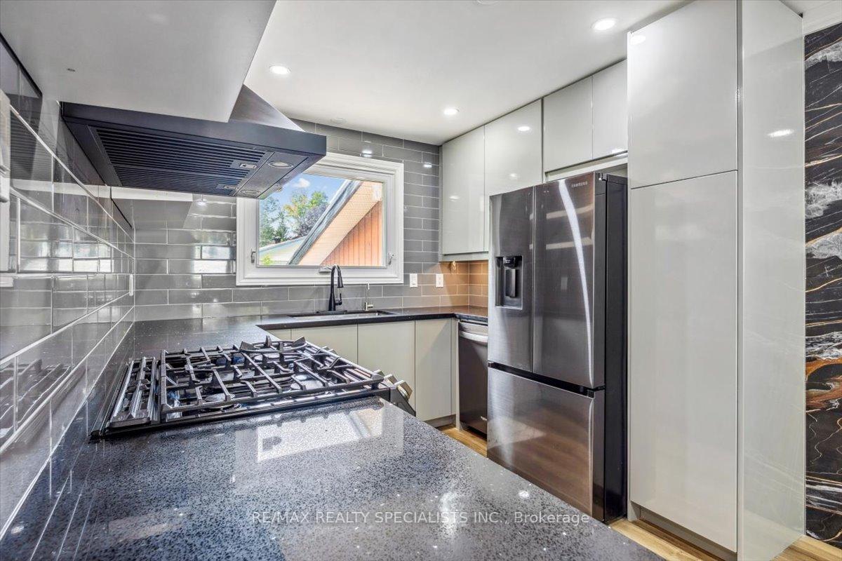 Photo 18 of 795 Quebec Street, Midland — HOMEH