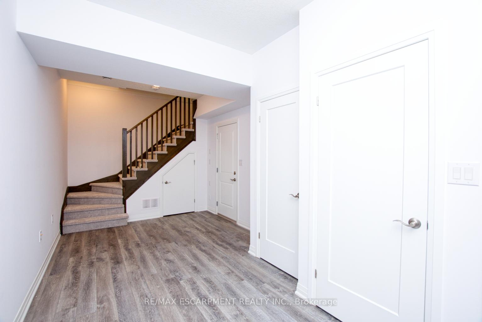 Photo 3 of 48 Waterlily Way, King, Schomberg — HOMEH