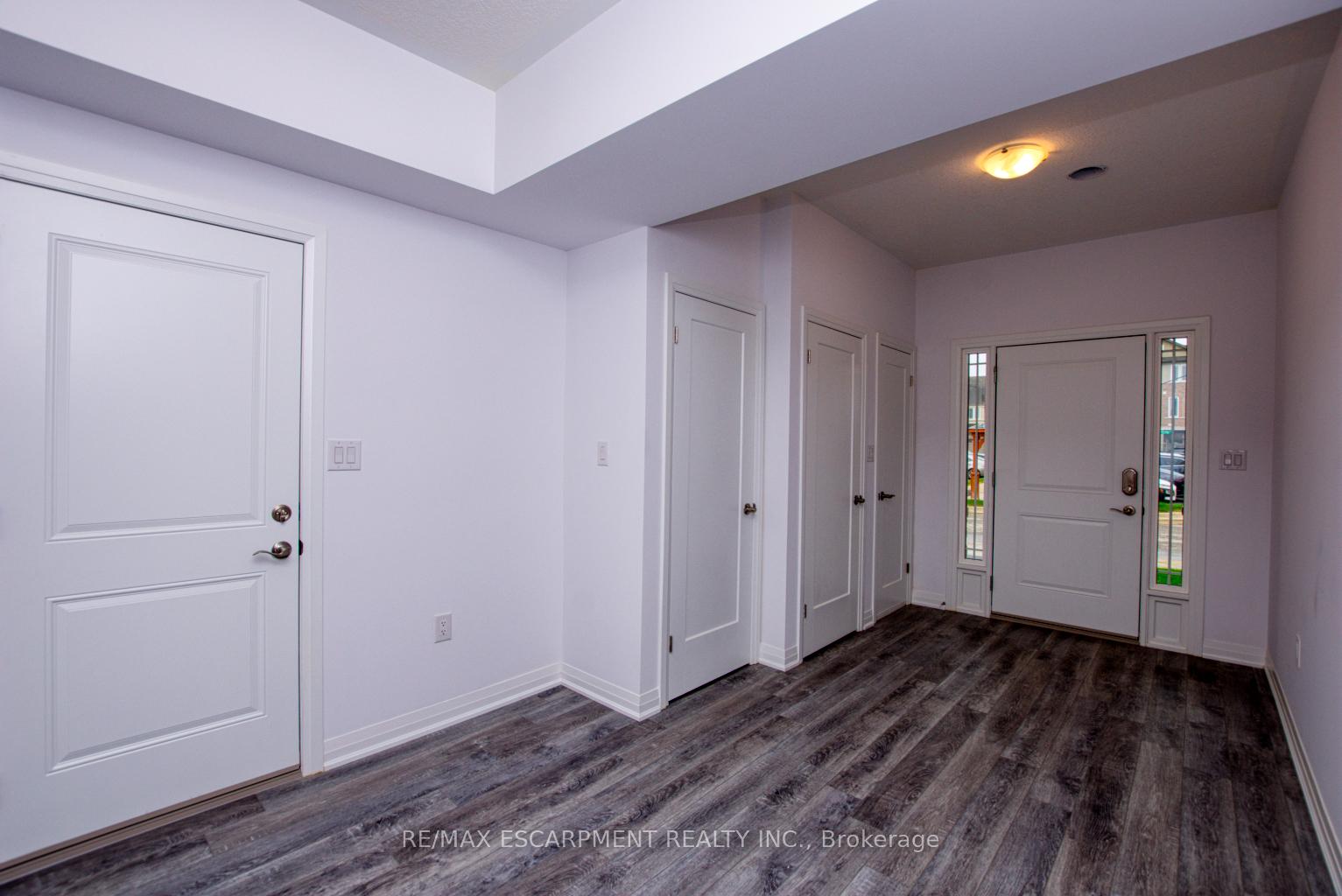 Photo 4 of 48 Waterlily Way, King, Schomberg — HOMEH