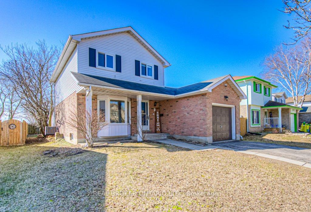 Photo 2 of 11 Rushbrook Drive, Kitchener — HOMEH