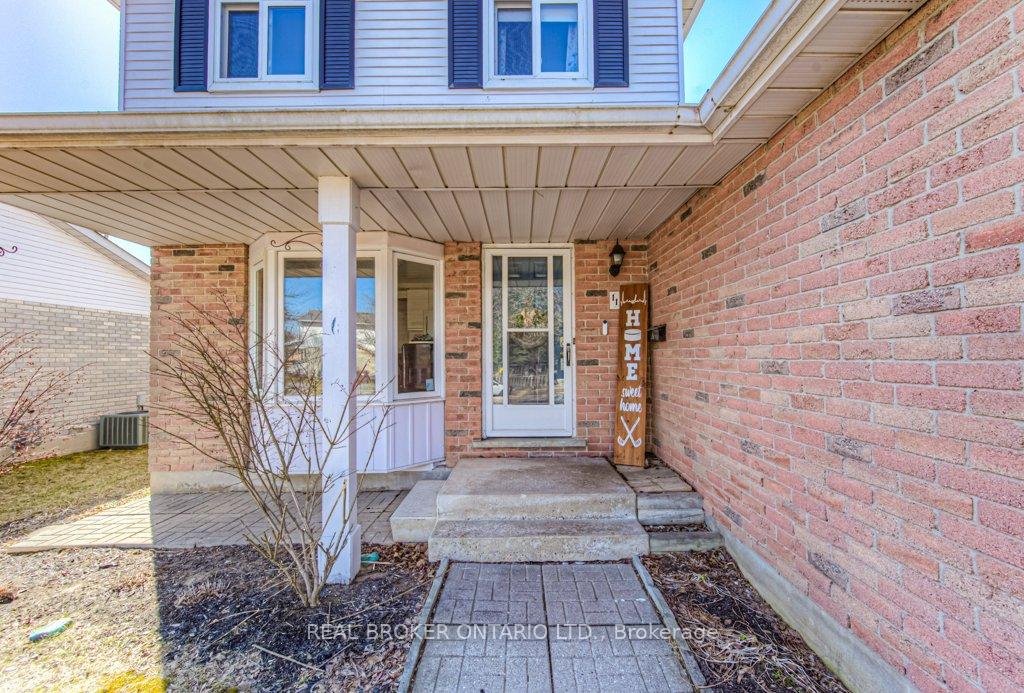 Photo 4 of 11 Rushbrook Drive, Kitchener — HOMEH