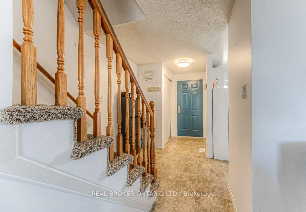 Photo 5 of 11 Rushbrook Drive, Kitchener — HOMEH