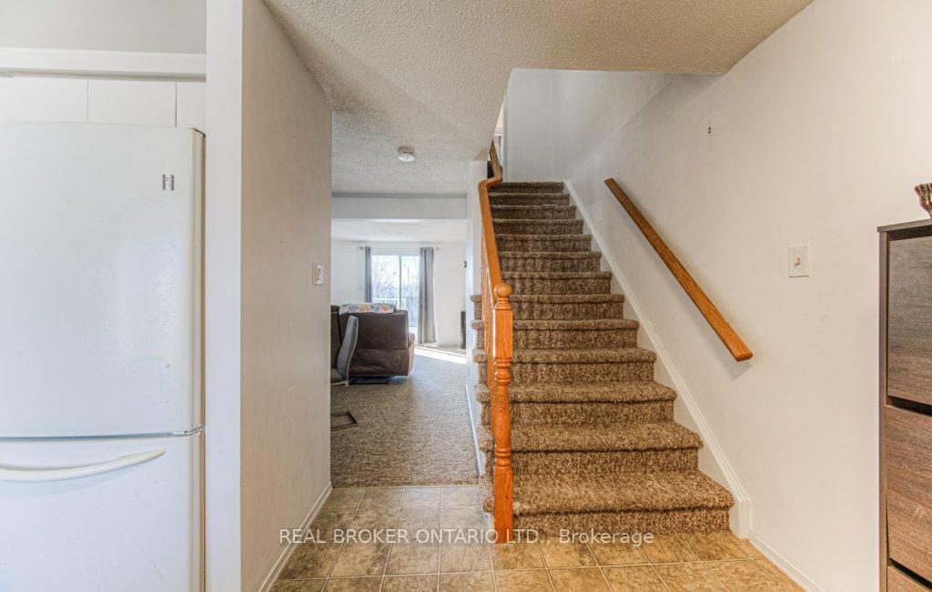 Photo 6 of 11 Rushbrook Drive, Kitchener — HOMEH