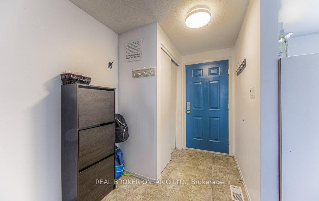 Photo 7 of 11 Rushbrook Drive, Kitchener — HOMEH