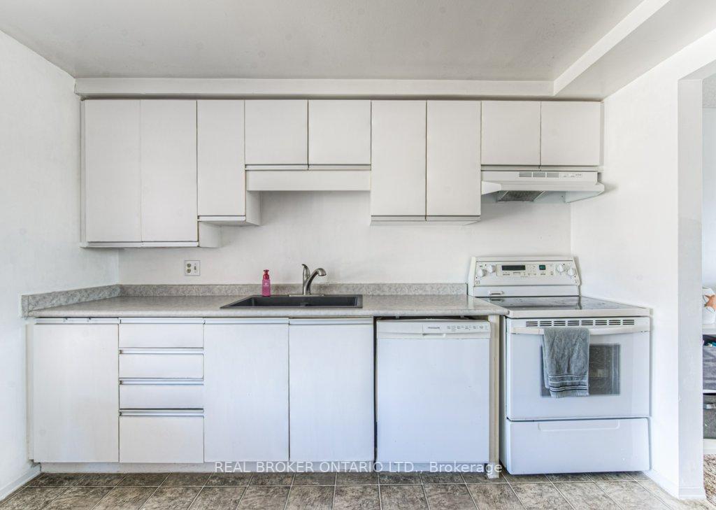 Photo 8 of 11 Rushbrook Drive, Kitchener — HOMEH