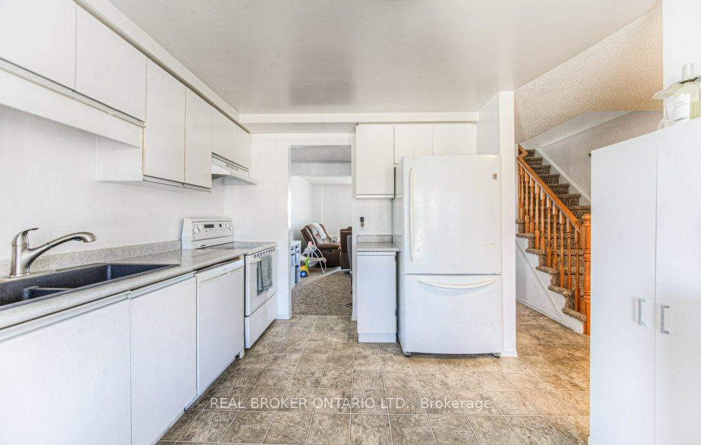 Photo 9 of 11 Rushbrook Drive, Kitchener — HOMEH